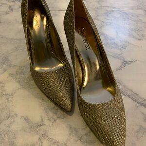 NWT!  Nine West Gold Glitter Pumps